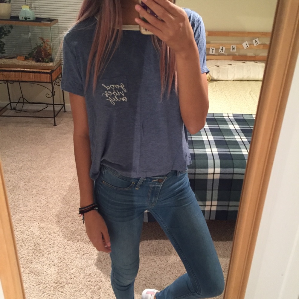 ⭐️4 for $30 ⭐️AEO good vibes only tee shirt